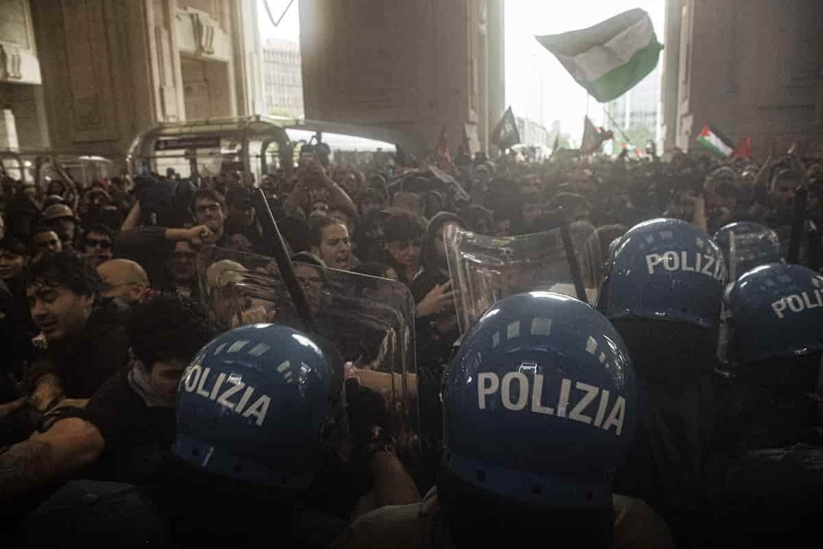 Staking in Gaza, gevechten en guerrillaoorlogvoering op het treinstation van Milaan: de regering van Meloni wachtte op niets anders.
