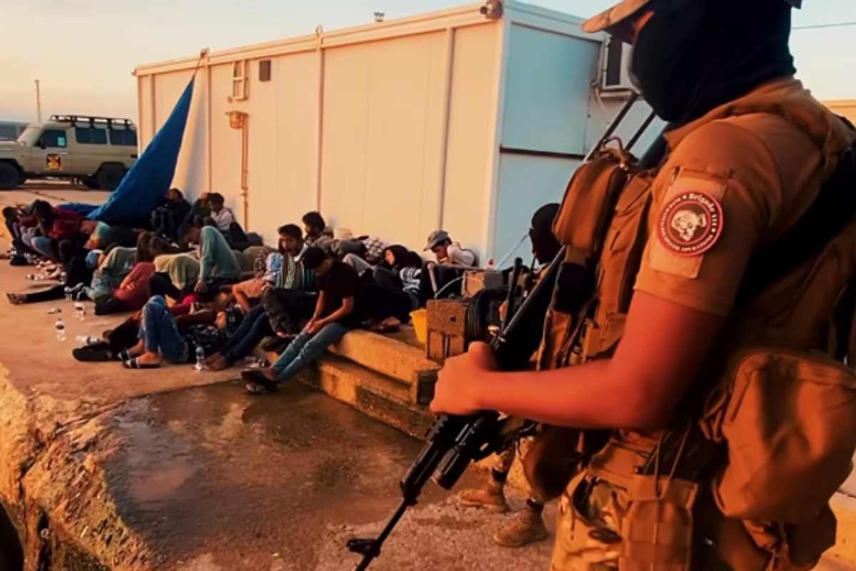 Les trafiquants d’êtres humains sont les amis libyens de Meloni : en voici la preuve.