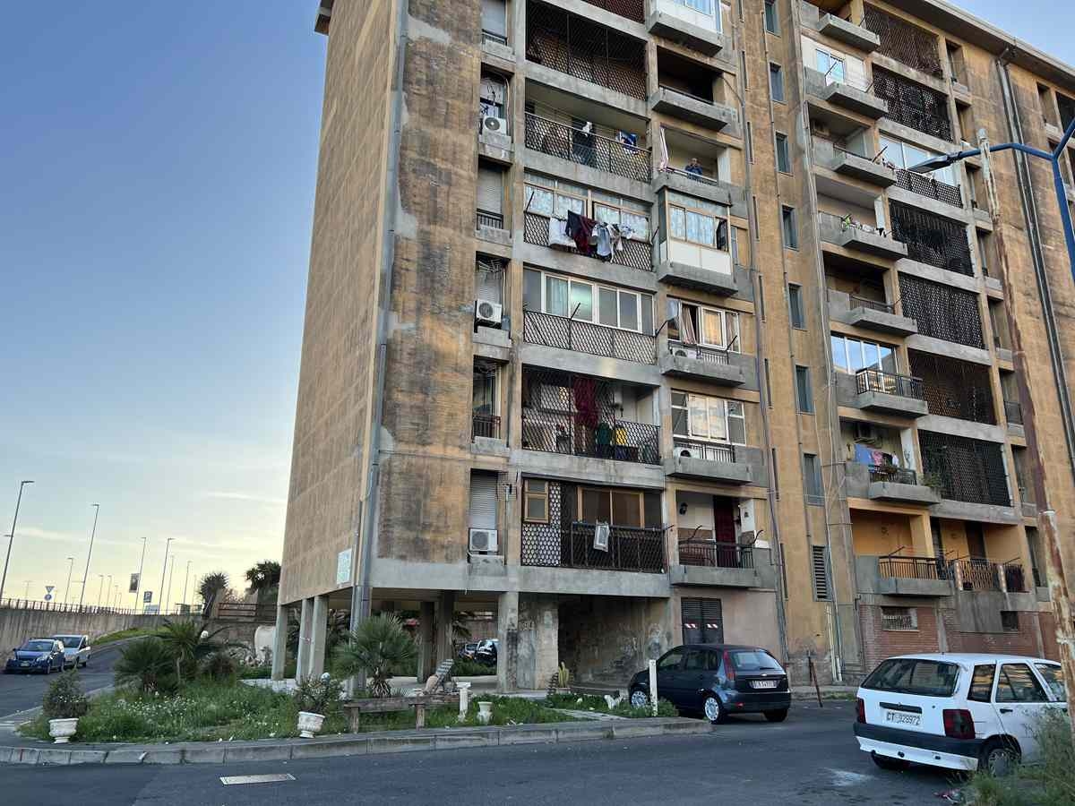 La truffa del “Piano casa” di Meloni, l’operazione è una scatola vuota: niente per i senzatetto, un affare per chi specula