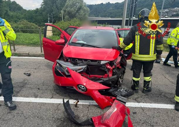 Grantola - Tre feriti in uno scontro fra auto a Grantola -  - Varese News