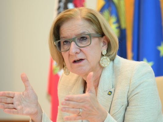 Mikl-Leitner: "Temos que apertar os cintos"