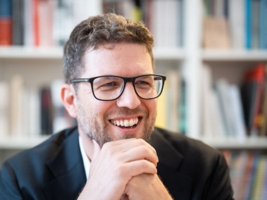 DÖW quer mais velocidade no plano de ação contra o extremismo de direita