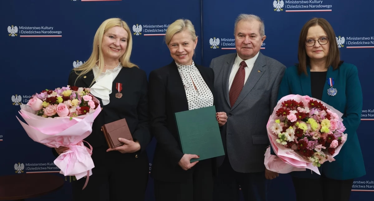 "Gloria Artis" para Grażyna Stojak