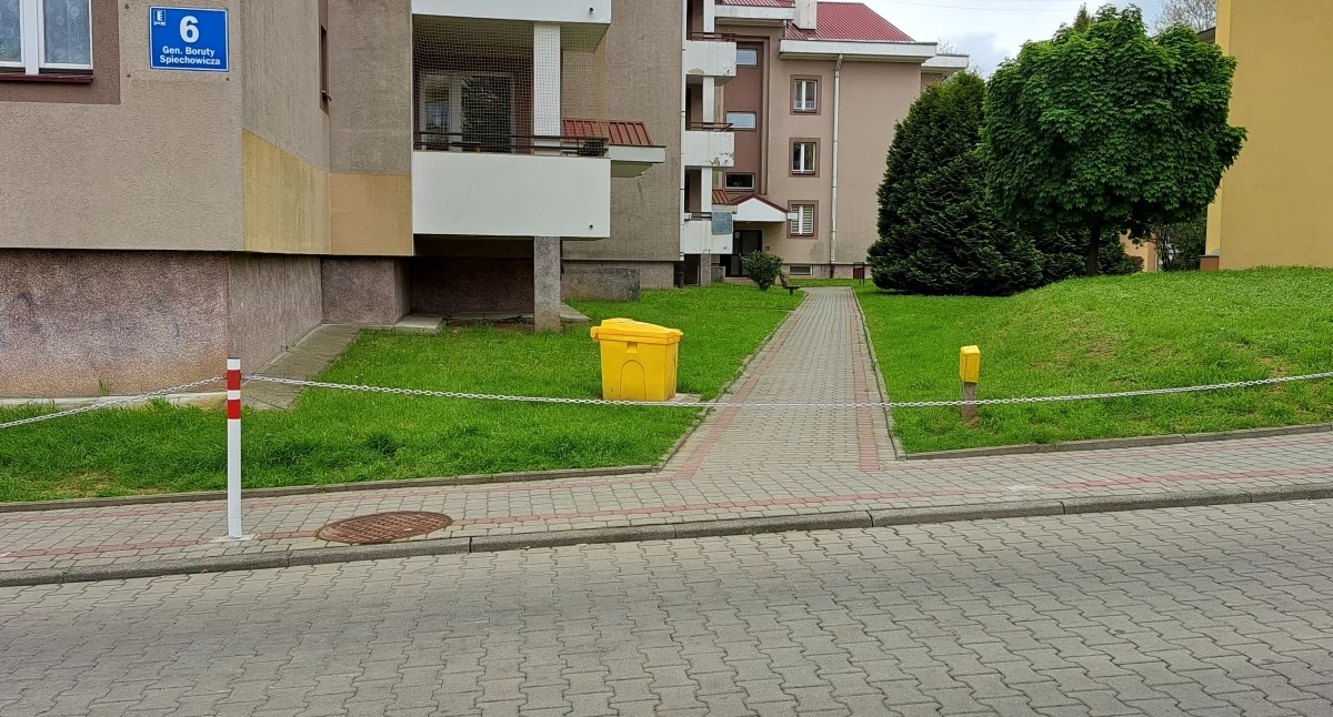 Kazanów'da bir toplu konut saçmalığı mı? Konut kooperatifi, sakinin şikayetine yanıt veriyor [FOTOĞRAFLAR]