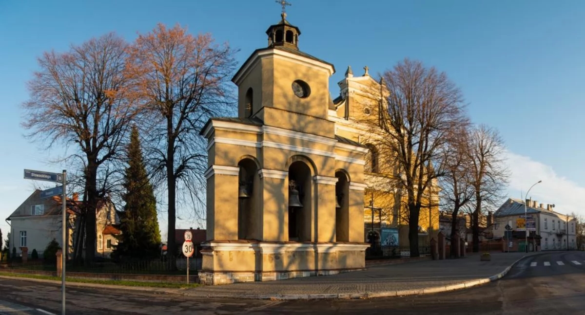 De historische kerktoren in Radymno wordt gerenoveerd