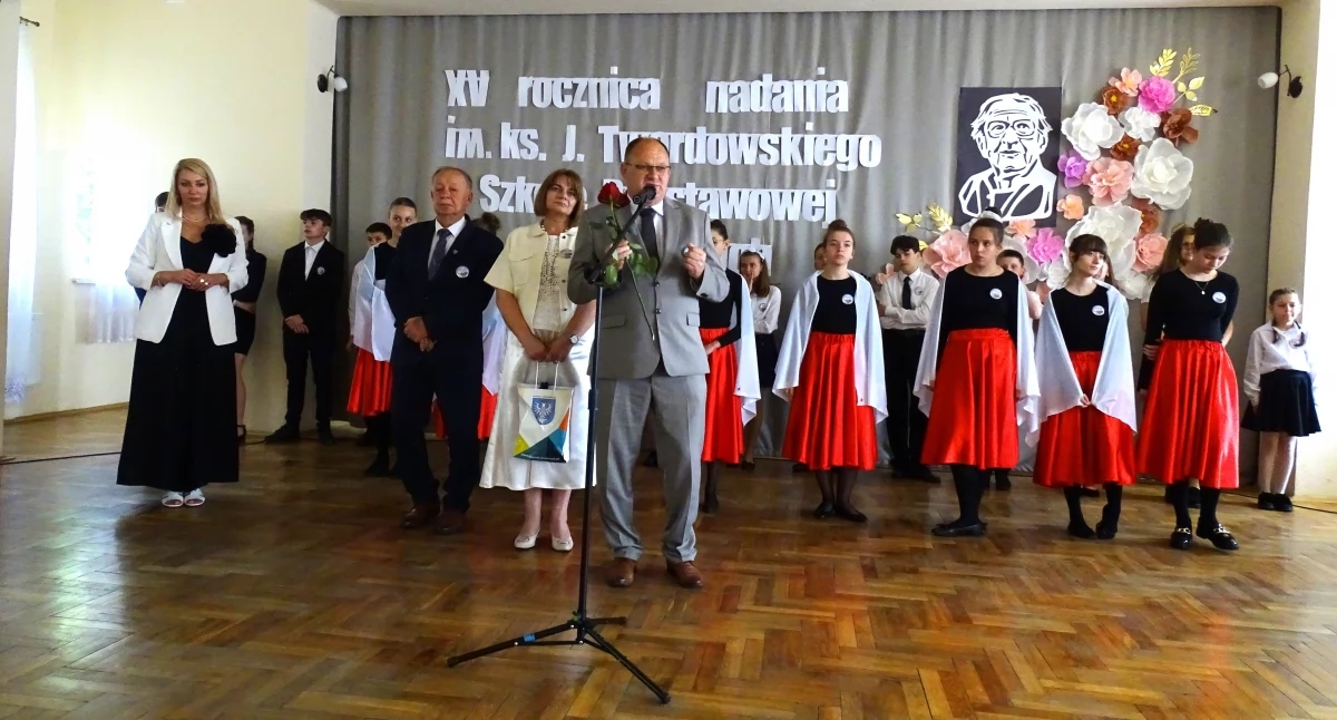 La comunidad de Trójczyce celebró el 15º aniversario del nombramiento de la escuela primaria [FOTOS]