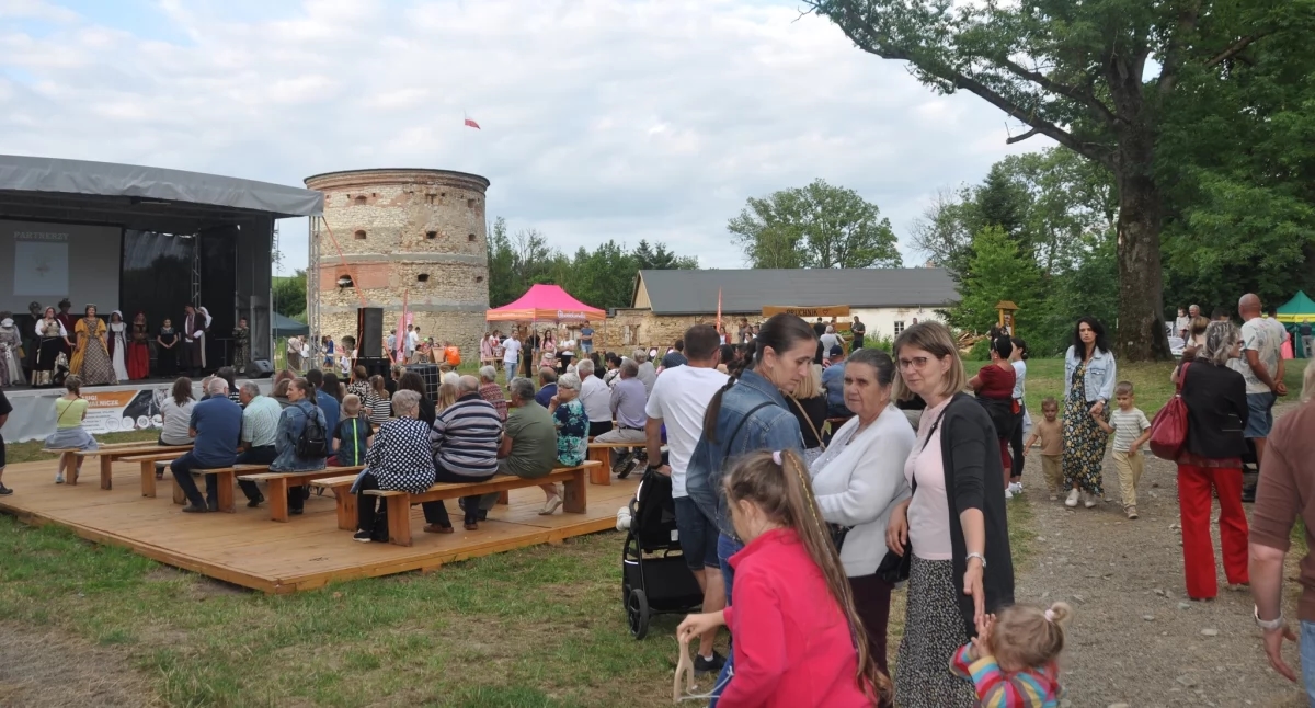 Un viaje mágico a través del tiempo: Picnic histórico en la Torre de Pruchnik [FOTOS]