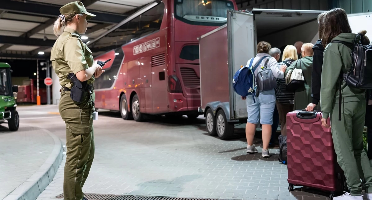 Aumento del traffico di frontiera. Fate attenzione quando viaggiate durante le festività.