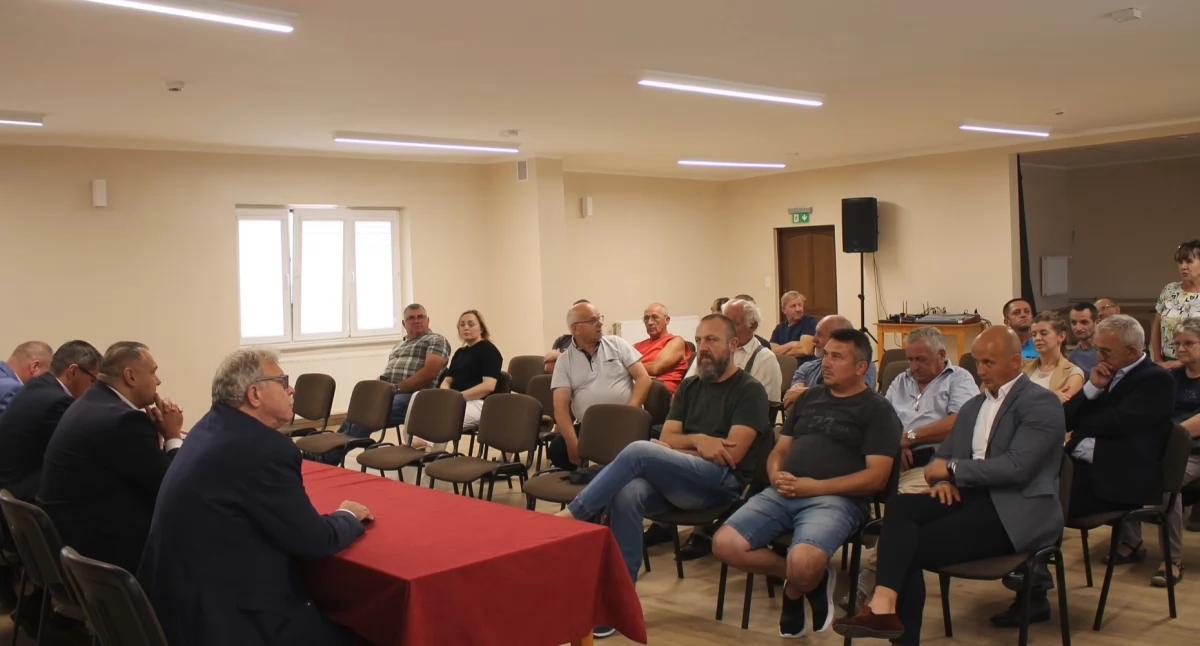 About the problems and needs of the commune