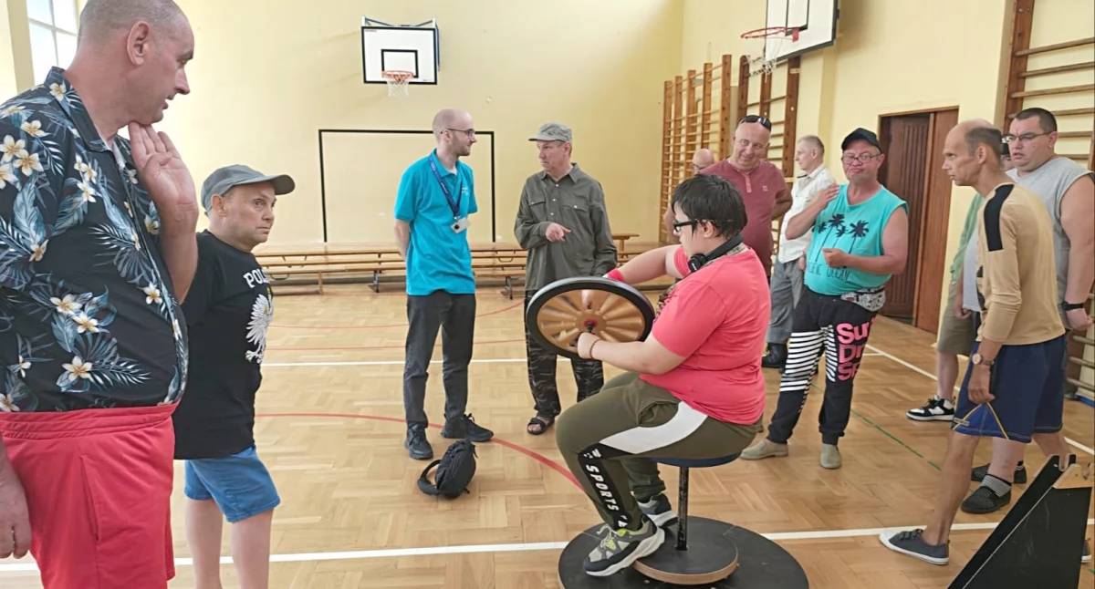 Learning Without Barriers: A Mobile Exhibition Connected People with Disabilities