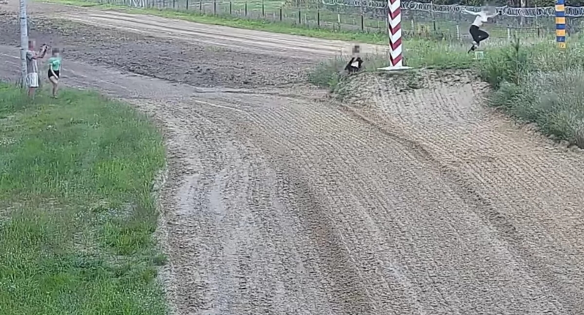 Fotografías costosas en la franja de la carretera fronteriza