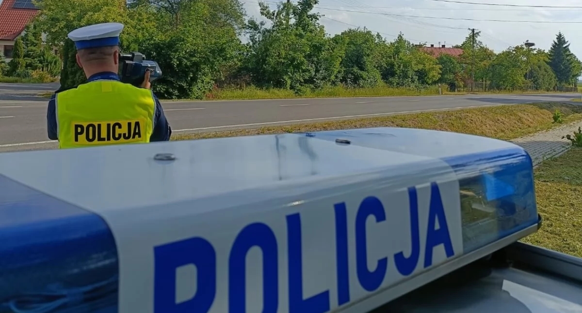 Une amende de 1 500 PLN et 13 points de pénalité. Une lourde sanction pour le conducteur de la Toyota.
