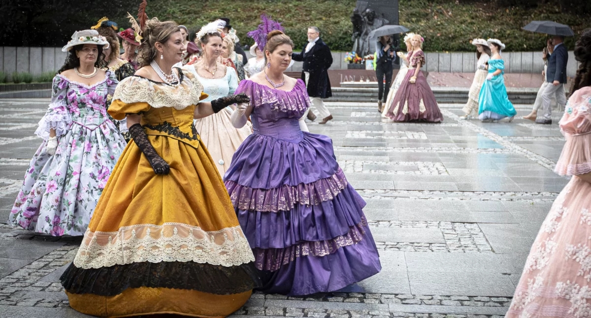 O Baile de Verão Epocal já passou. Os contradançarinos dançaram apesar da chuva [FOTOS]