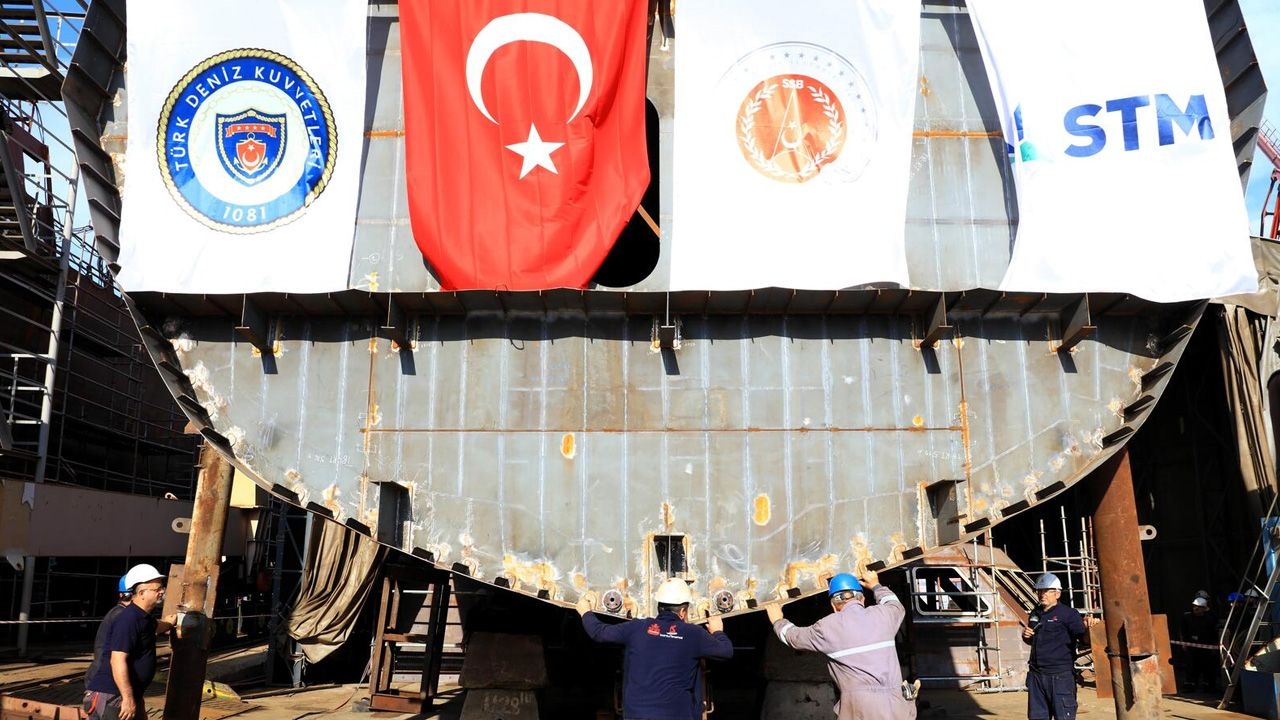 Milli hücumbotun ilk bloğu kızağa alındı: Türkiye kendi hücumbotunu inşa ediyor