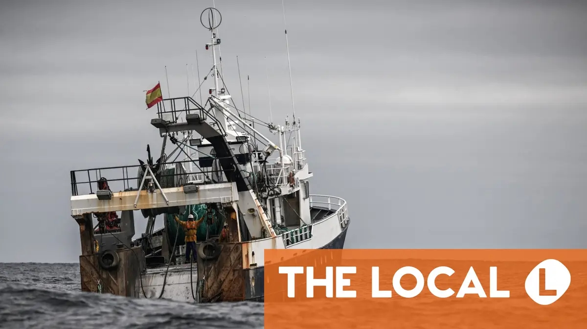 Spaanse kustwacht redt 11 mensen van zinkende Franse vissersboot
