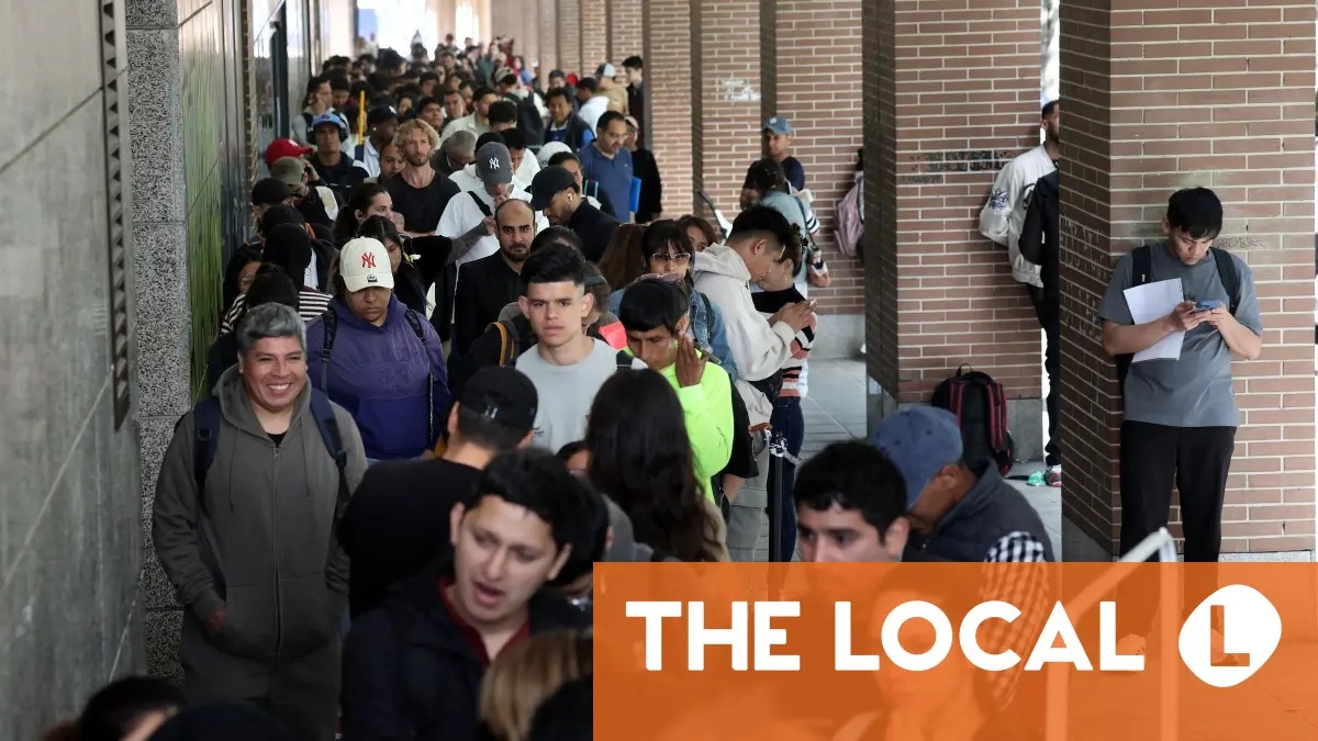 400,000 more migrants than forecast apply for Spain's residency amnesty