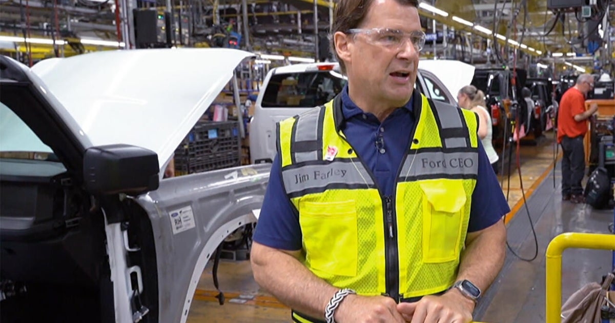 Il CEO Jim Farley guida Ford attraverso i dazi di Trump