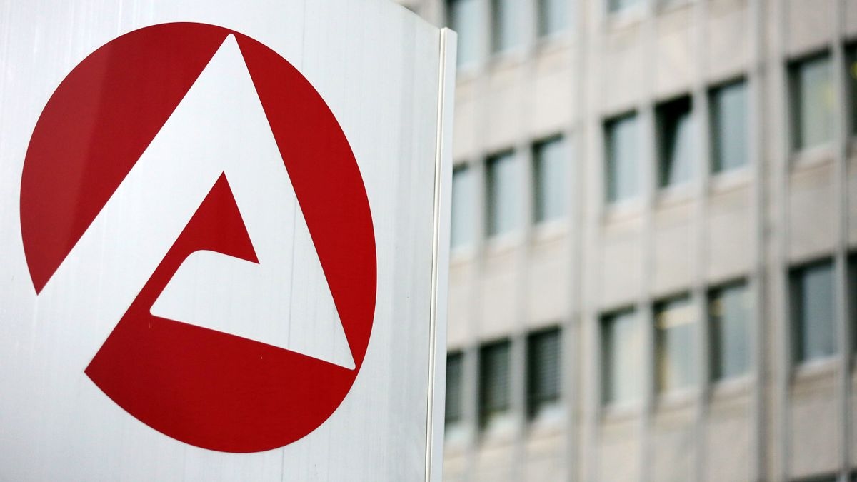 Desempleo: El número de desempleados disminuye solo ligeramente en octubre.