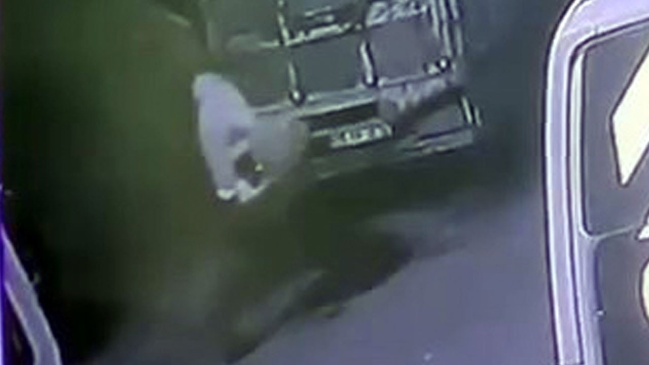 Park halindeki minibüsü soydular! 40 bin liralık ekipman böyle çalındı