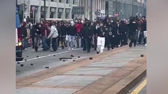 Caos en la Estación Central de Milán por piedras y botellas