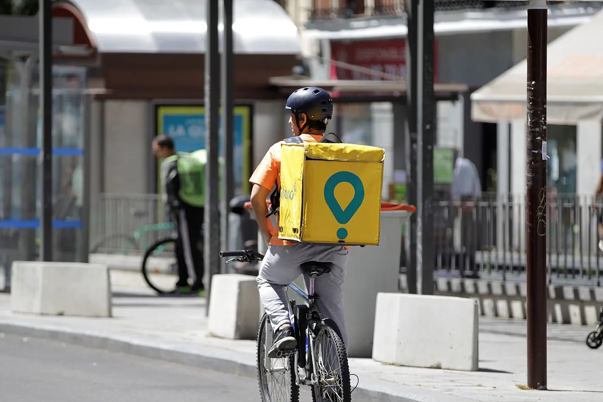 Glovo acuerda con los sindicatos un ERE que afectará a 436 repartidores, un 43% menos que inicialmente