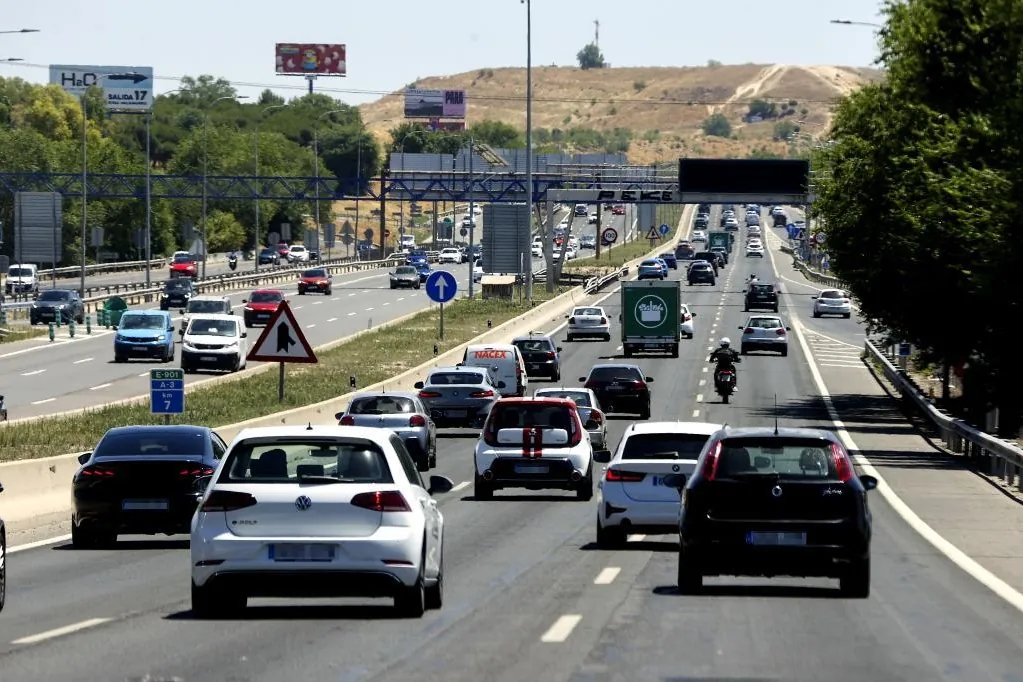 Arranca la primera Operación Salida del verano: suben los desplazamientos en avión y por carretera, pero bajan los de tren