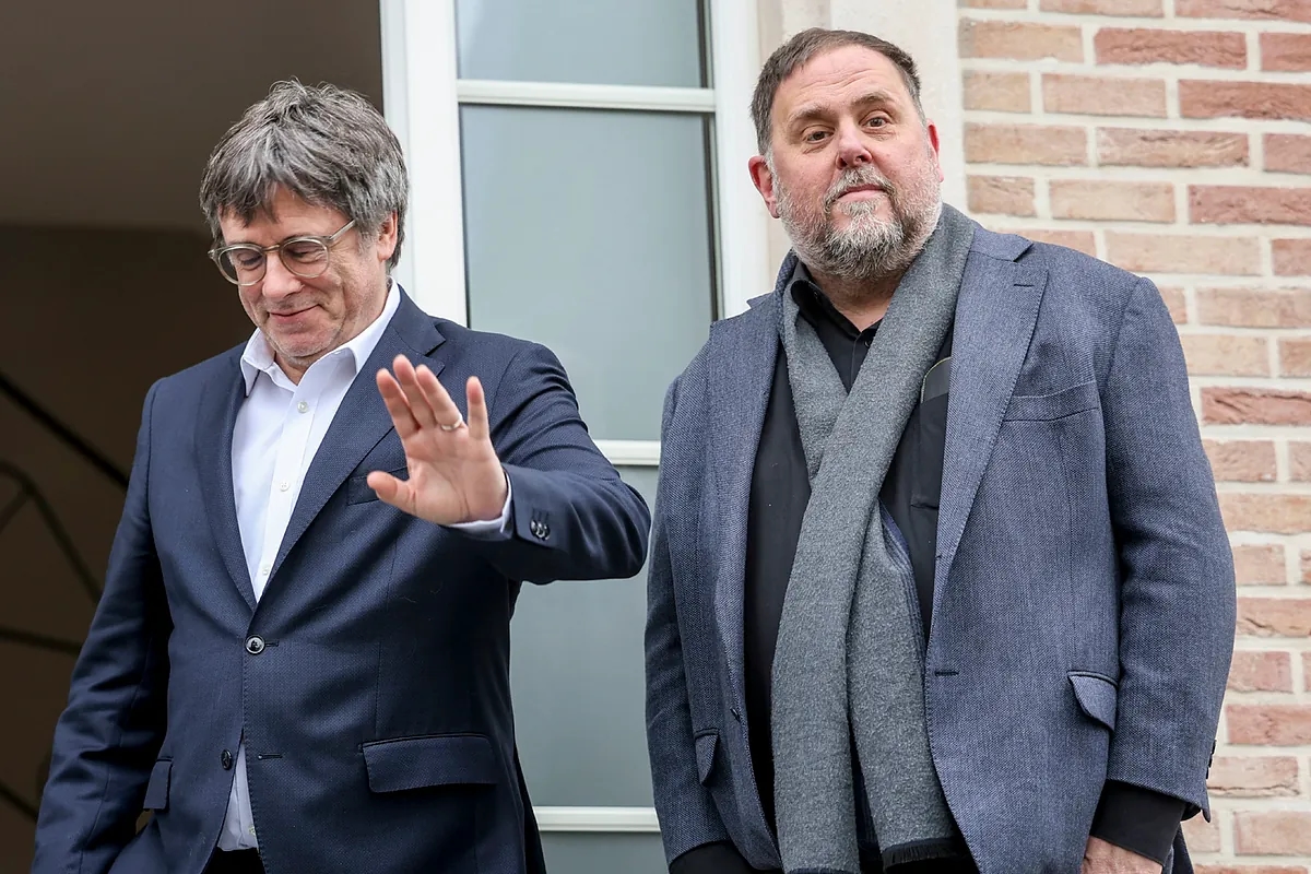 Puigdemont and Junqueras celebrate the failure of BBVA's takeover bid for Sabadell.