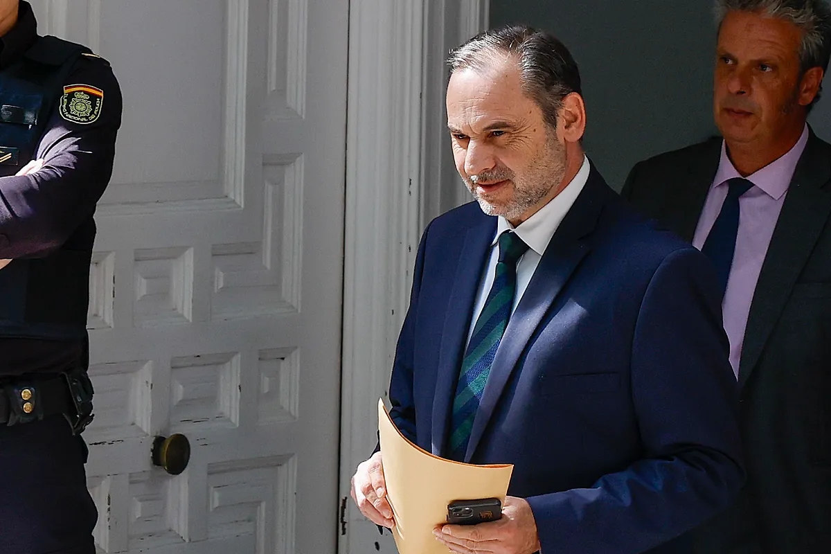 Ábalos chooses Carlos Bautista, former prosecutor of the National Court, as his lawyer.