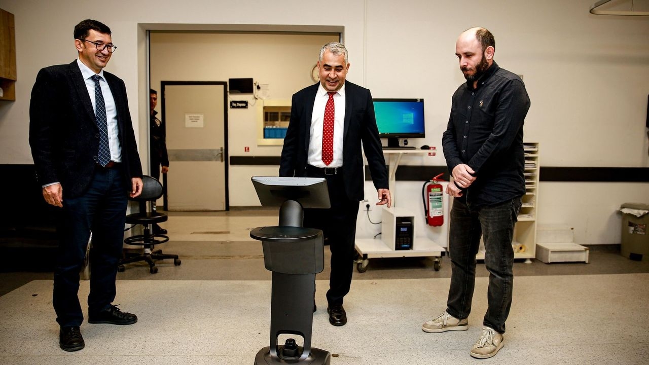 Digital revolution in healthcare: Local “Assistant Assistant” robots in clinics