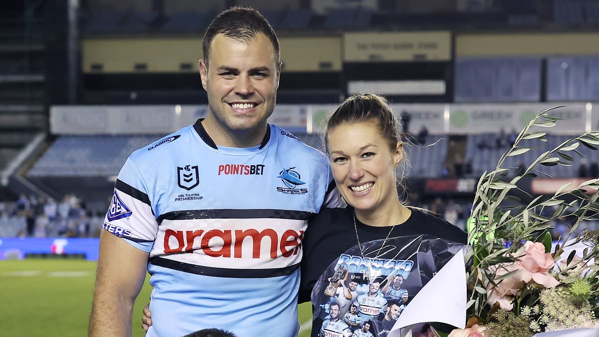 Footy great Wade Graham gets into heated clash with journalist on live radio over Kalyn Ponga's State of Origin send-off: 'Calm down, buddy'