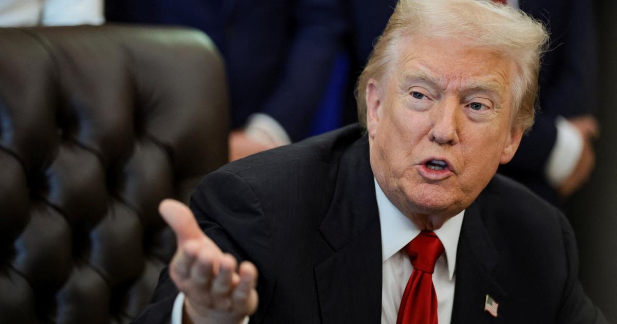 A Suprema Corte autoriza Trump a proibir passaportes que não correspondam ao sexo atribuído no nascimento.