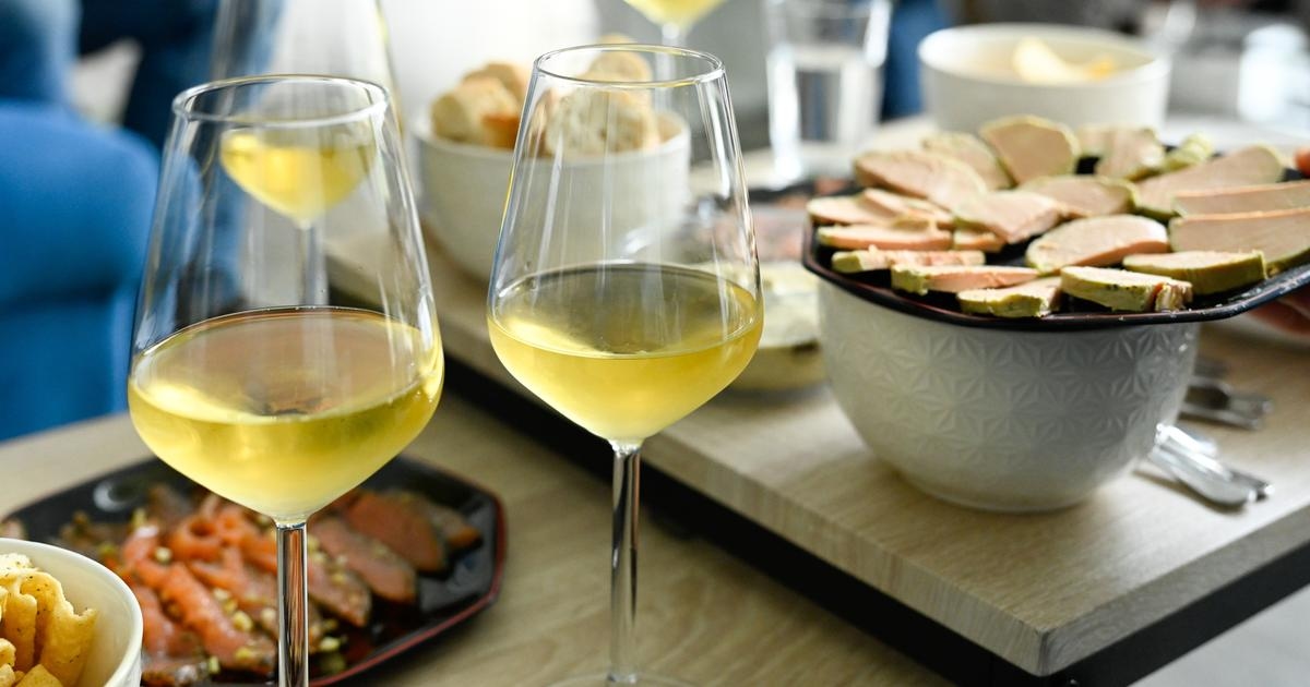 «Une véritable ineptie !» : les sommeliers le disent tous, cette habitude peut ruiner le repas de Noël