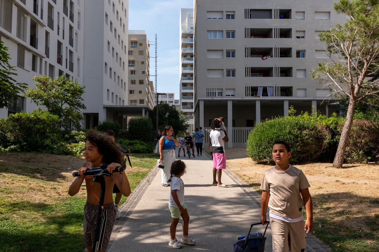 « Quand je monte chez moi, je suis en Suisse » : à Marseille, des écoquartiers rafraîchis grâce à la Méditerranée