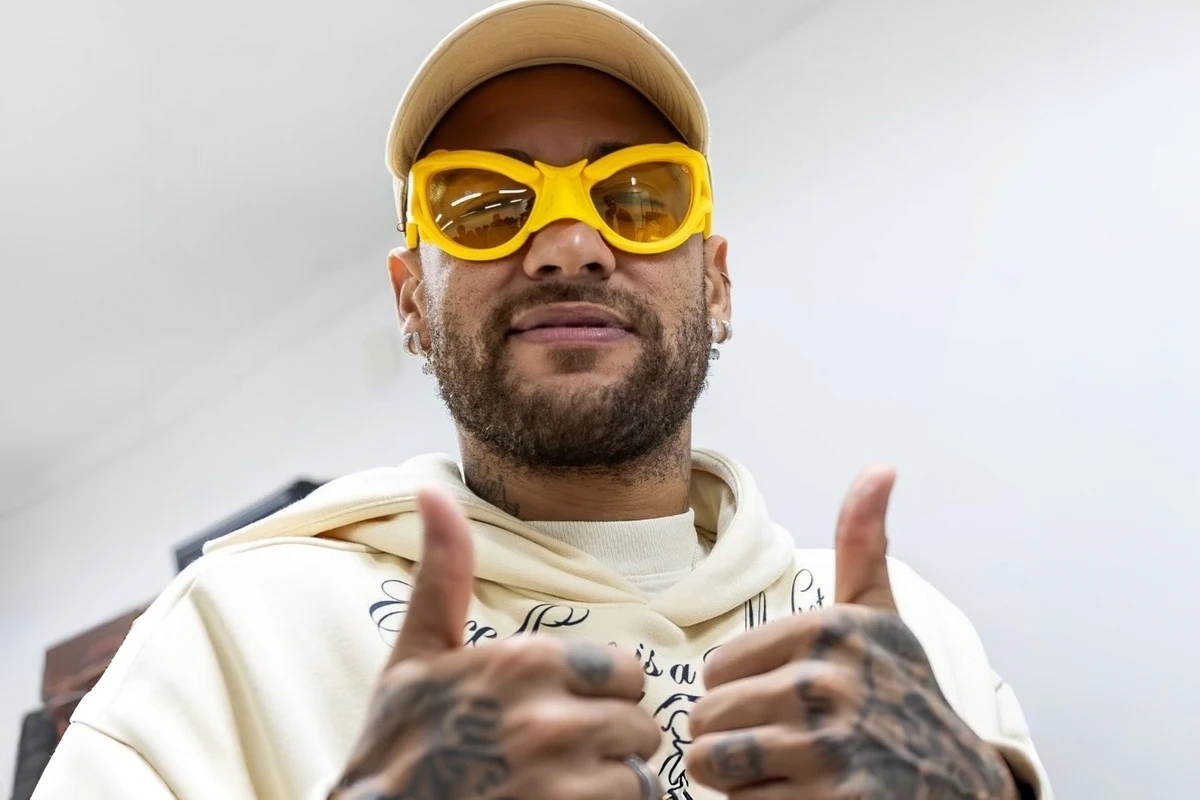 Designer quer que óculos Canarinho de Neymar vire "símbolo da Copa"