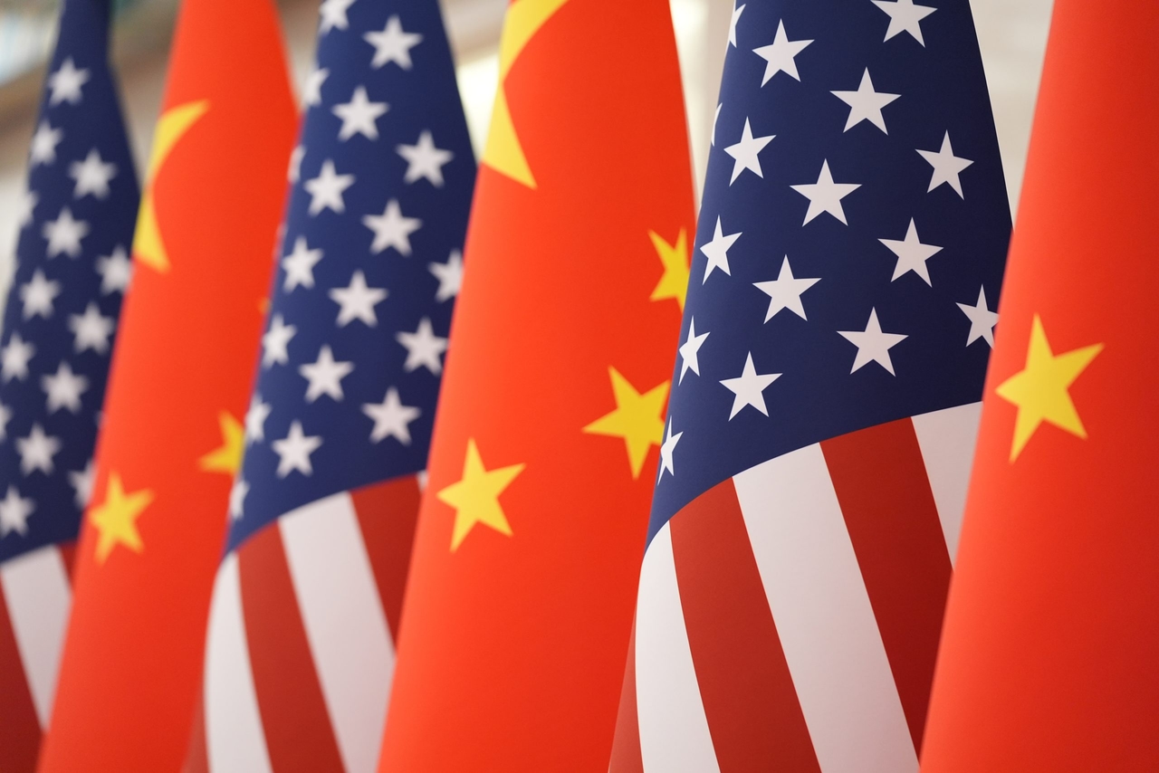 Efectos negativos de las tensiones geopolíticas, aranceles cruzados y la competencia china en la IA