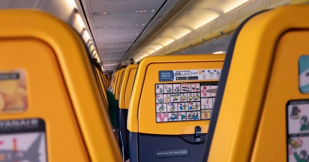 Mulher reserva assento na janela em voo da Ryanair e veja o que acontece depois