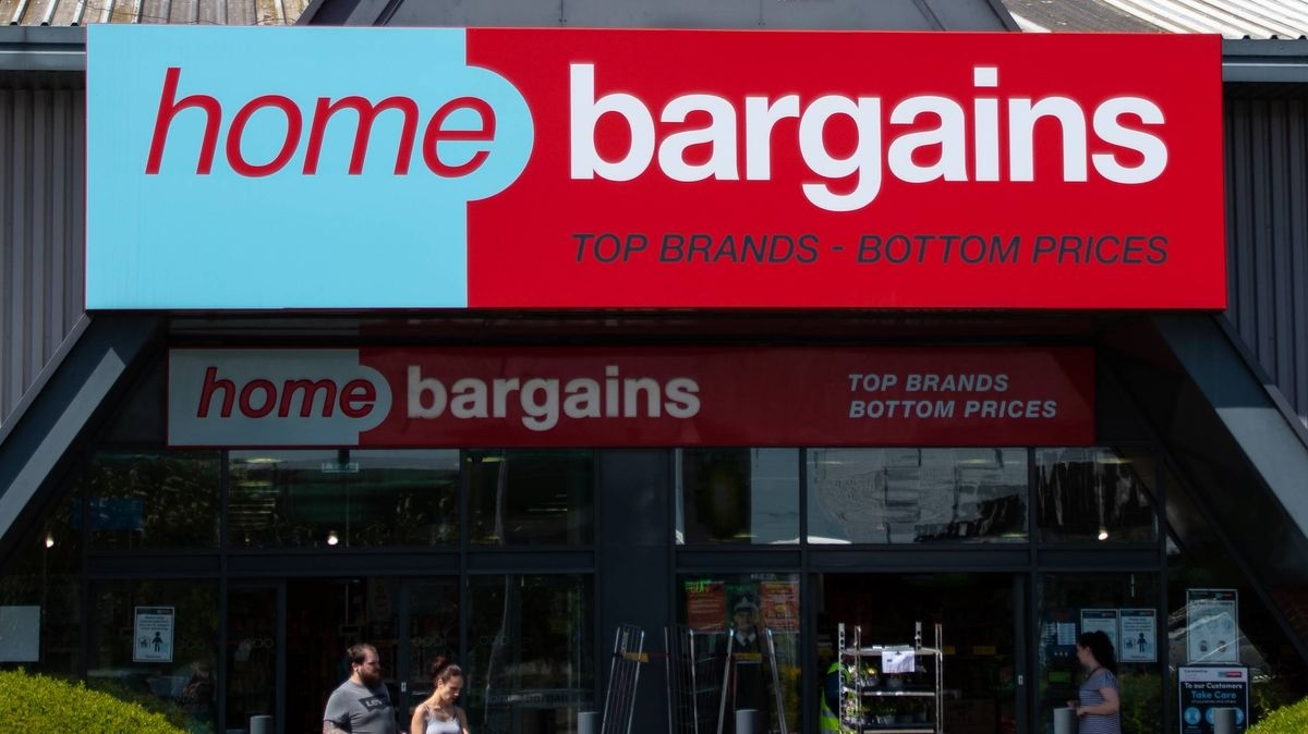 'Gardens look elegant' with Home Bargains 'mesmerising' £13 'chrome' set