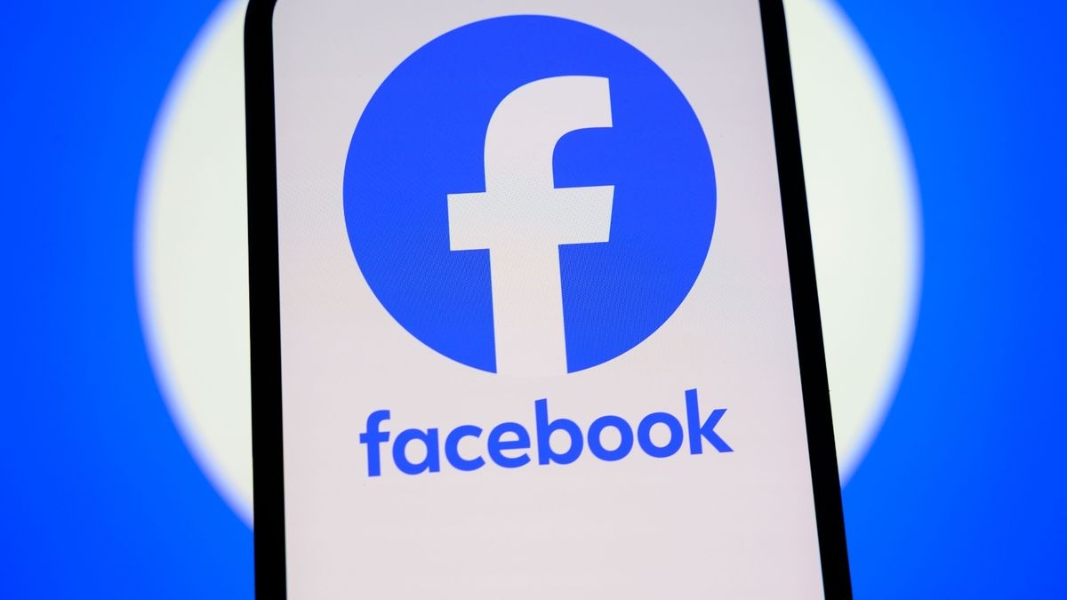 Facebook down: Live updates as users report outage and Messenger login issues