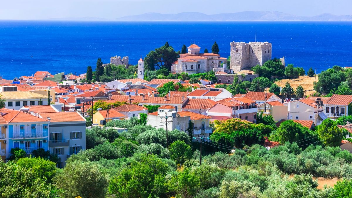 Brits warned 'don't go to Greece this summer' unless you know these 4 important things