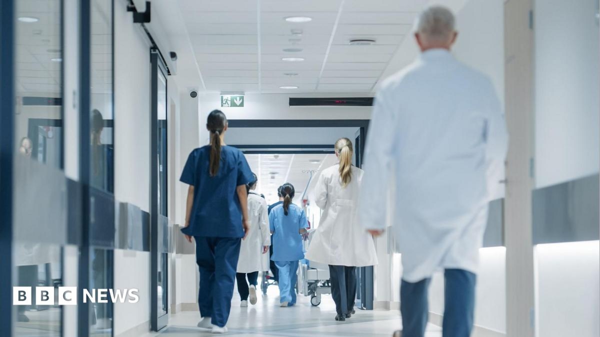 Consultants and specialist doctors to begin strike action