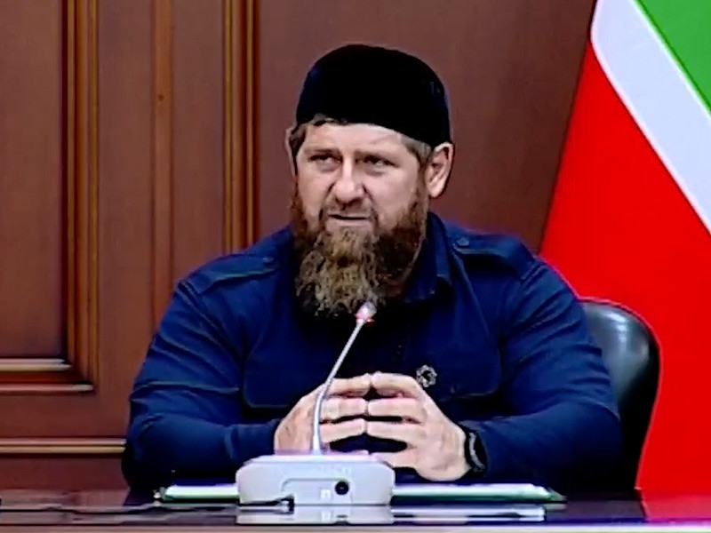 Kadırov, koronavirüs aşısını reddedenlerin en son tedavi edilmesini önerdi.