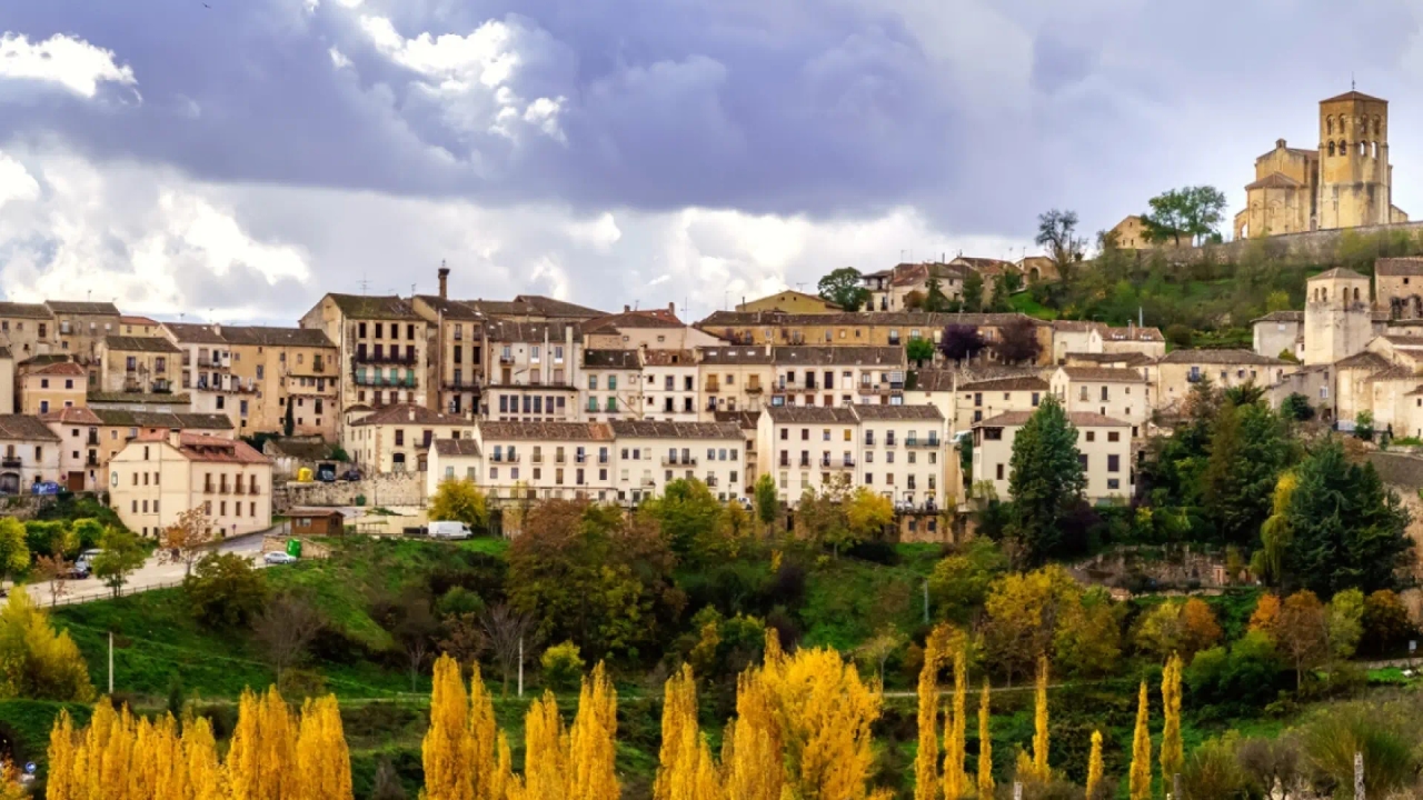 La città di Segovia ci dà il benvenuto più caloroso alle Gole del Duratón ed è perfetta da visitare in autunno.