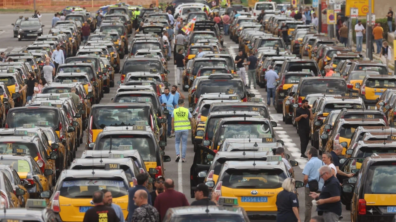 I taxi del Barcellona dichiarano guerra al Barça: causeranno un ingorgo stradale nei pressi dello Stadio Olimpico durante una partita di Champions League.