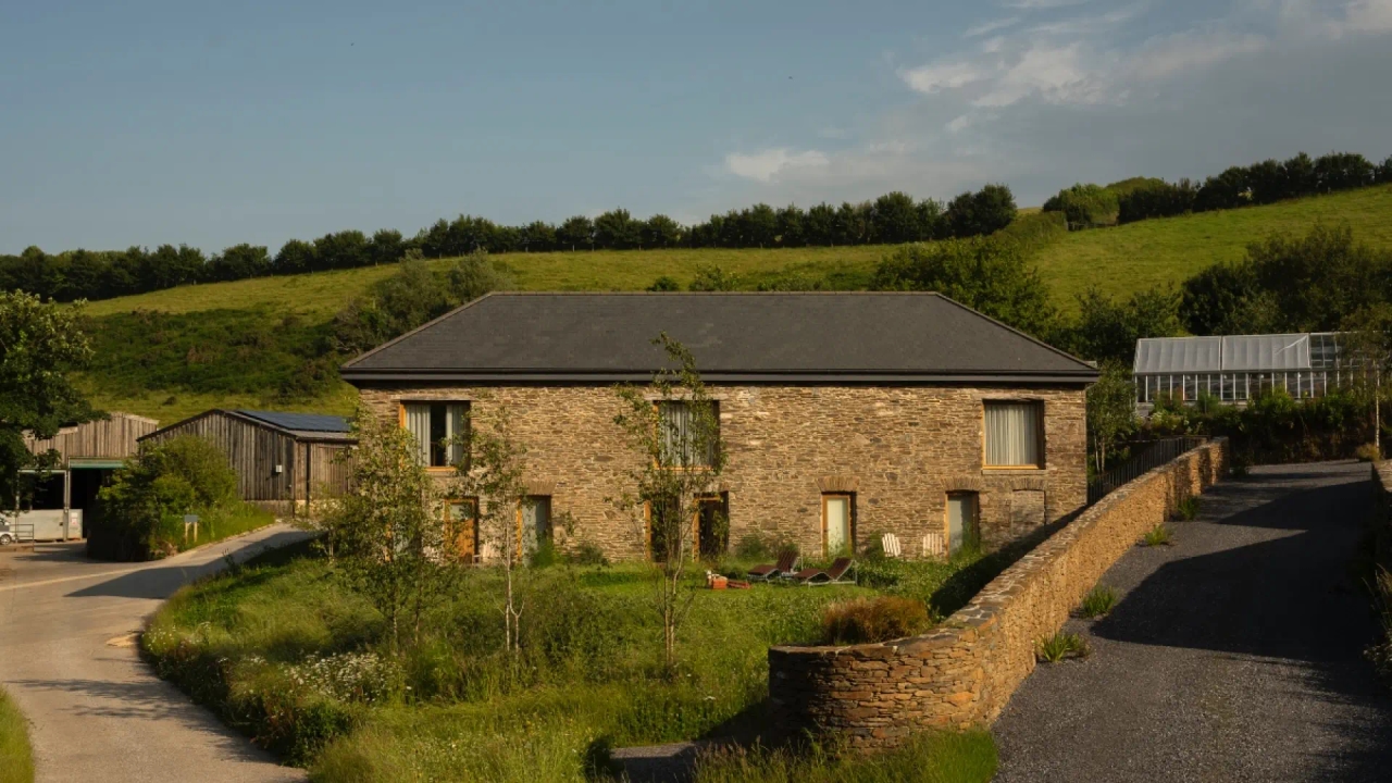 El hotel ubicado en una granja para huir de la gran ciudad: un todo incluido donde elaboras tus propios platos