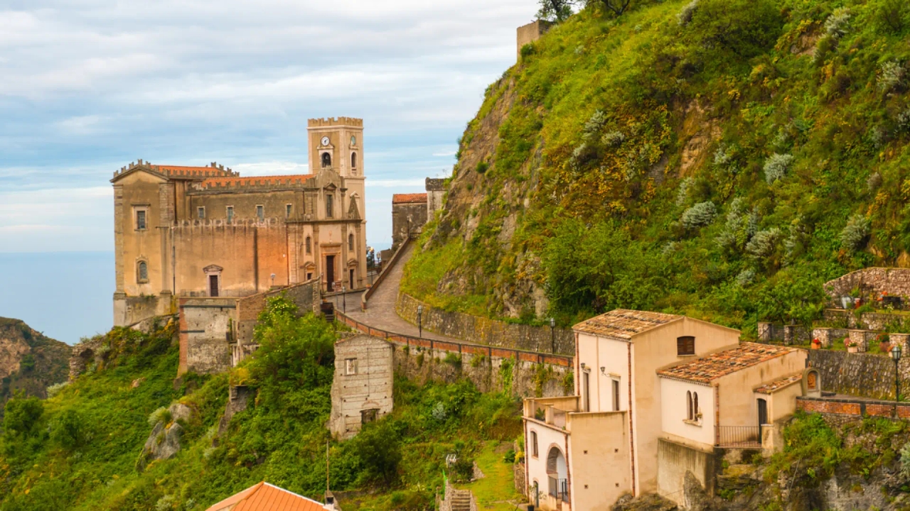 El pintoresco pueblo de Sicilia donde se rodó 'El padrino' y que se erige en la cima de una montaña