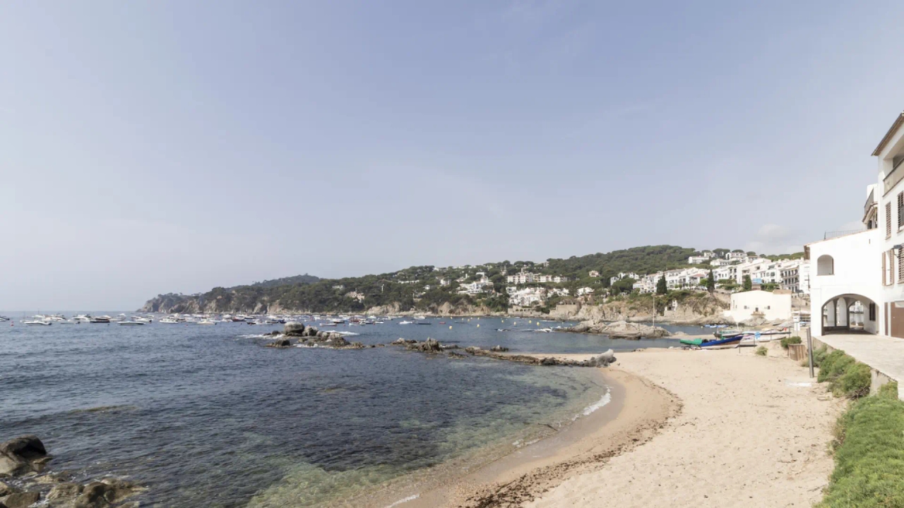 Ni Cadaqués ni Calella de Palafrugell: el pintoresco pueblo de la Costa Brava con villas modernistas