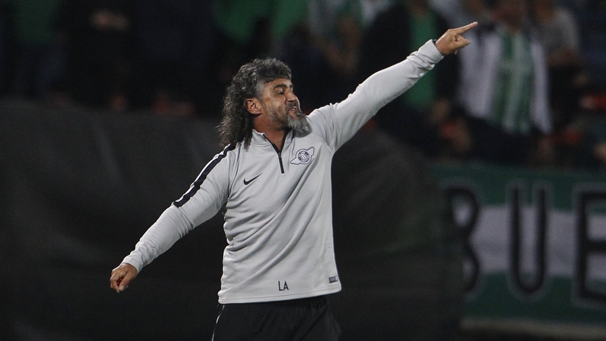 Leonel Álvarez será o treinador do Nacional? O presidente da equipe, Sebastián Arango, abordou os rumores e esclareceu a situação.