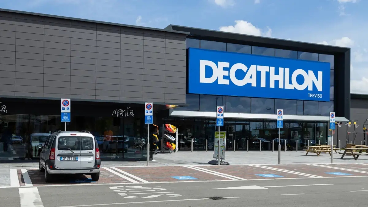 Decathlon opent zijn 19e winkel in Colombia met een nieuw duurzaam concept in Bogotá.