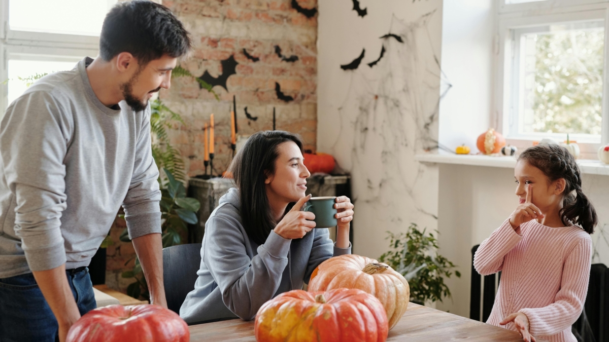 Cadılar Bayramı'nı dünya çapında kutlamanın beş yolu (yerel cazibeyi kaybetmeden)
