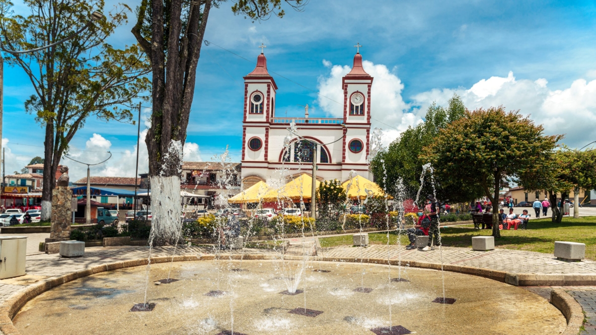 La fredda cittadina a due ore da Medellín, un paradiso escursionistico, che è di moda